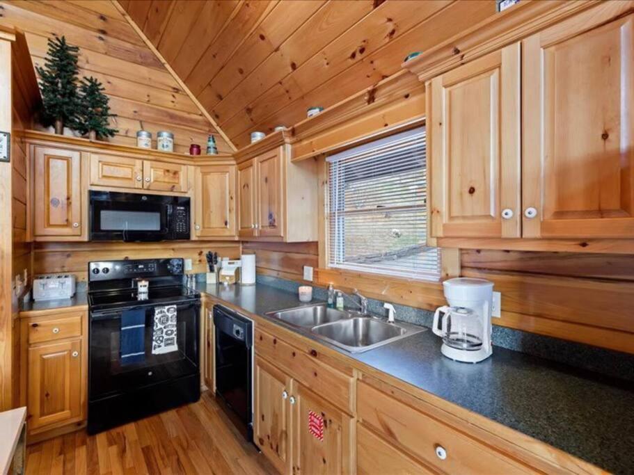 Вилла Breathtaking Views Of The Smokies, 3 Mins To Гатлинбург Экстерьер фото