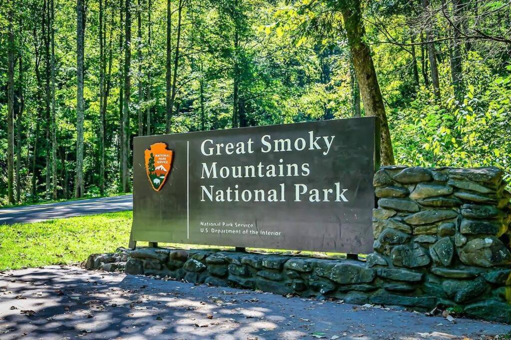 Вилла Breathtaking Views Of The Smokies, 3 Mins To Гатлинбург Экстерьер фото